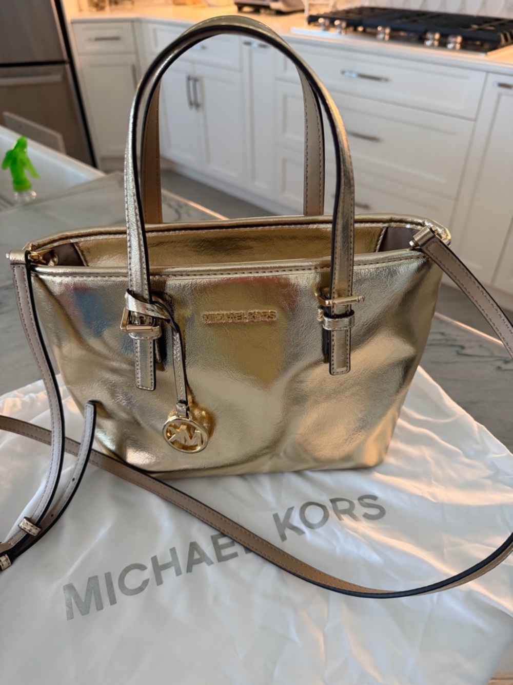 Michael Kors Metallic Gold Leather Tote with Crossbody Strap - Picture 4 of 7